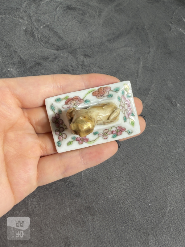 清中期粉彩麻姑献寿狮钮形鼎式炉 - 图10
